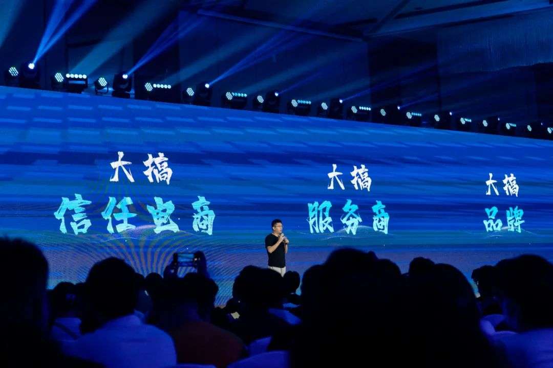 网红大学生磁力下载（如何快速让100场直播带货GMV突破1000万）