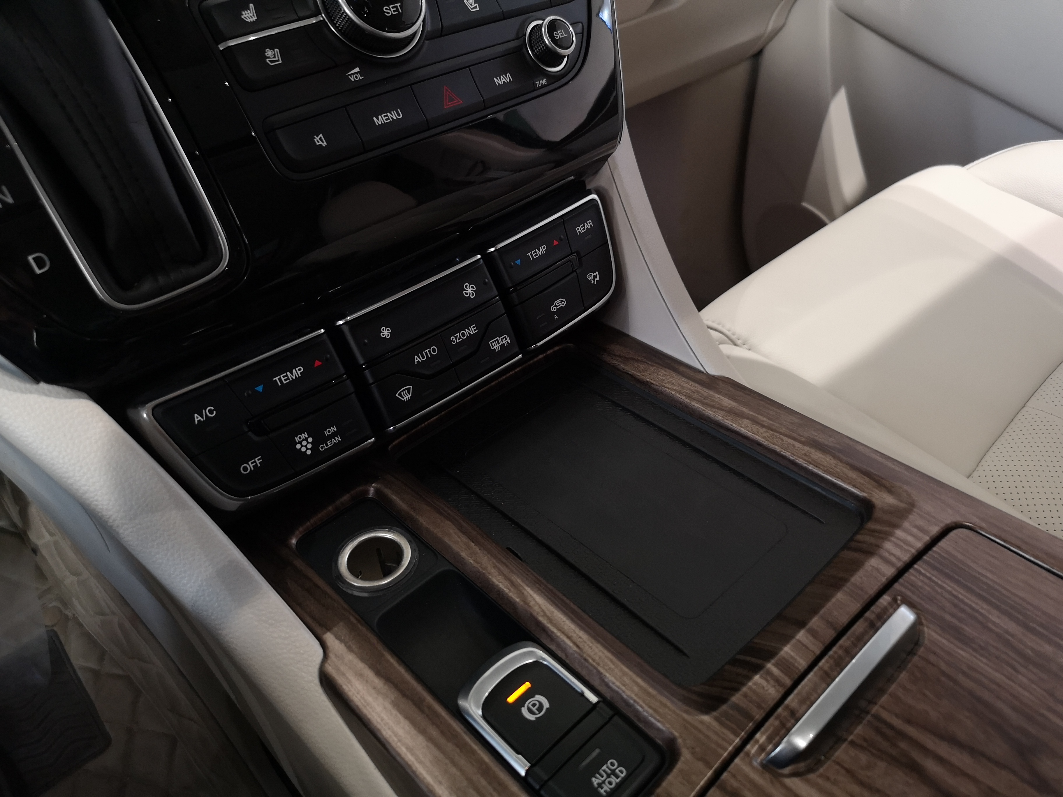 国产mpv最强音 到店欣赏广汽传祺gm8旗舰版