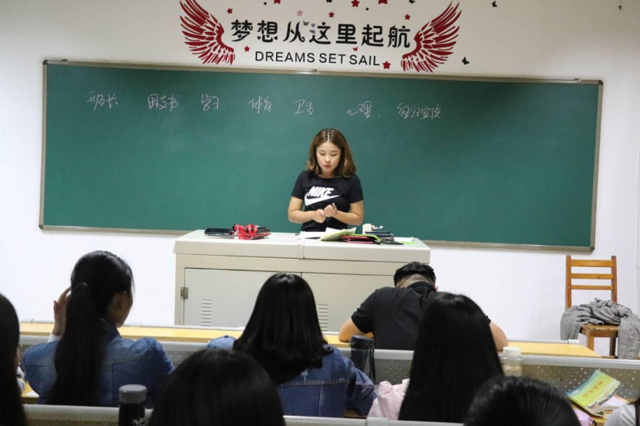 大学期间很有面子的班干部，既锻炼能力又大权在握，学生不要错过