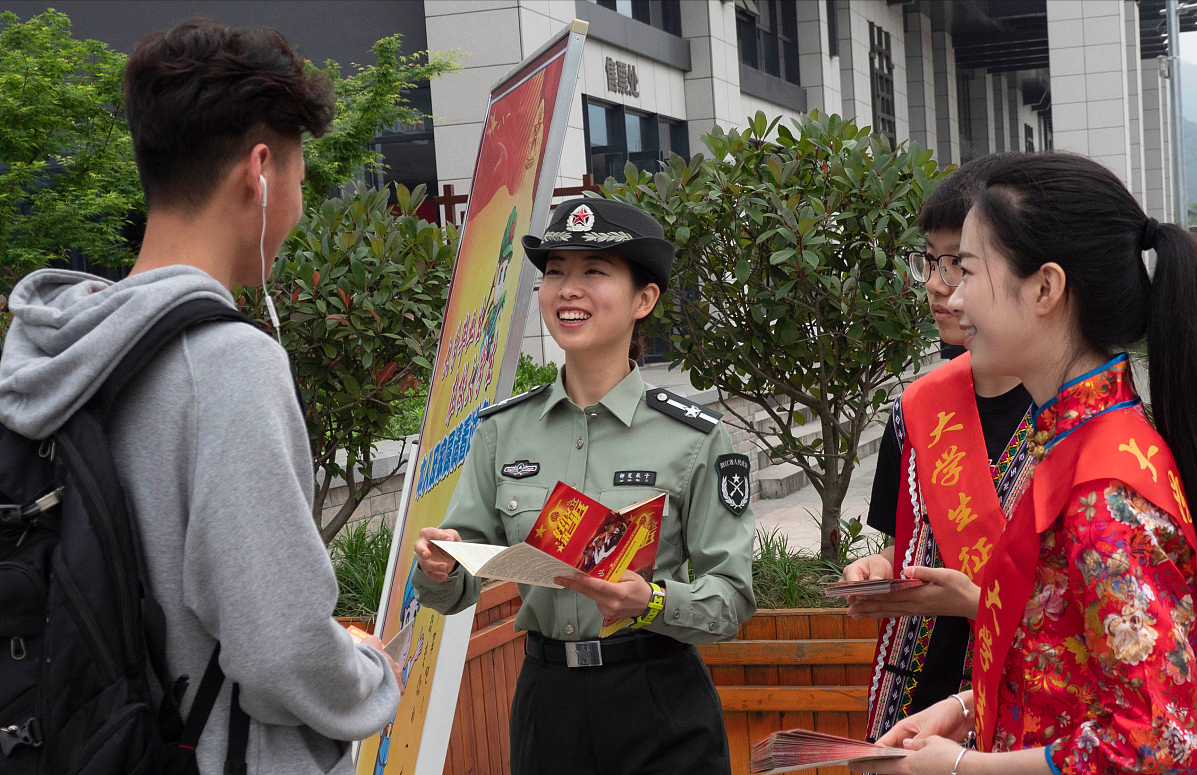 应届毕业生当兵，从“家乡”征兵和“高校”征兵有4点区别