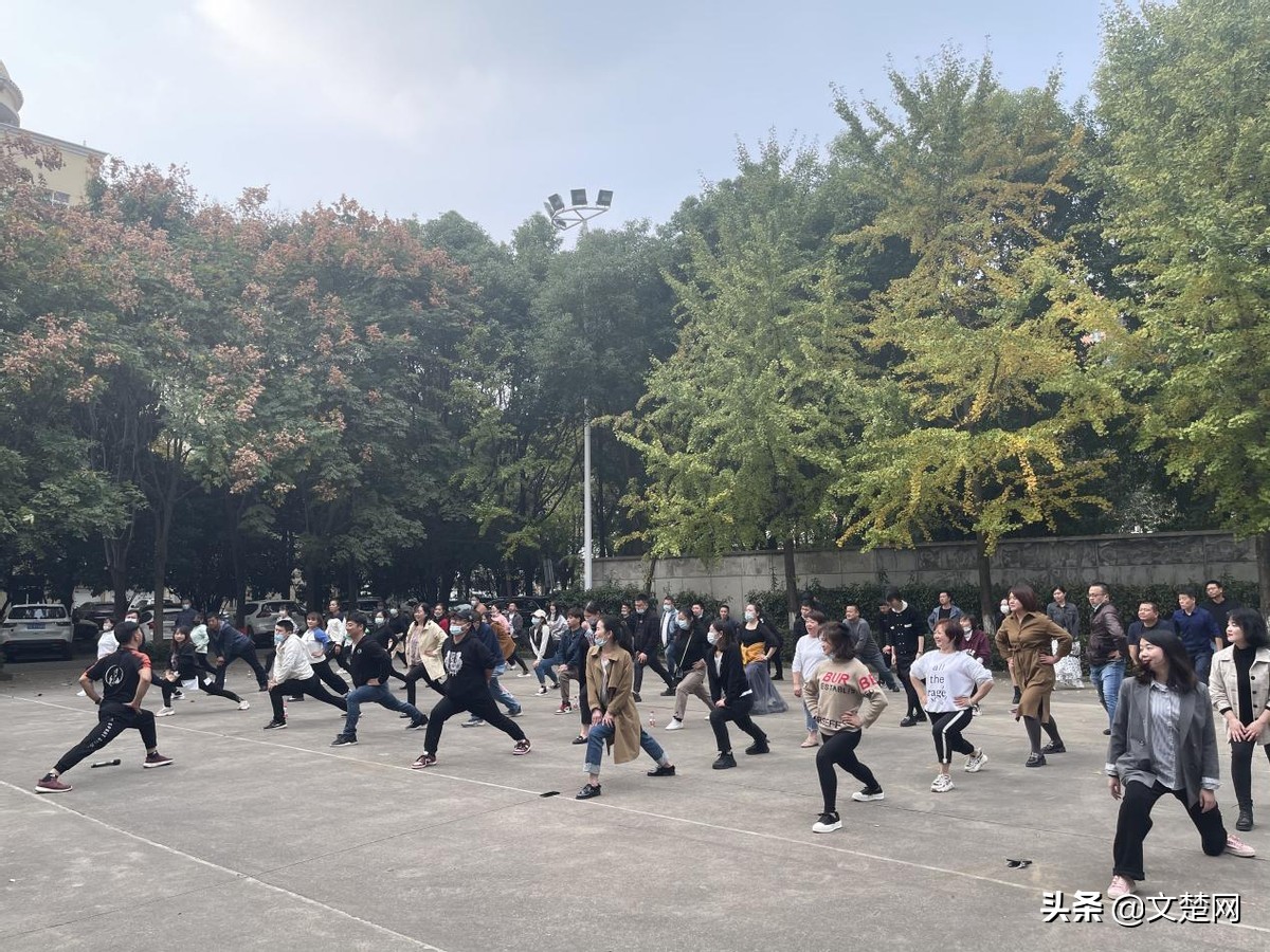 傳統(tǒng)武術(shù)養(yǎng)生公益課與職工碰出“火花”，這堂烽火公益課不一般