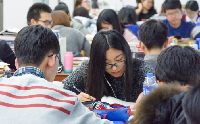 32种事业编转为“合同工”，薪资待遇或将减半，铁饭碗还铁吗？