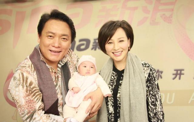 岳丽娜不嫌弃郭靖宇家贫,裸婚住6平米出租屋,婚后连生三胎