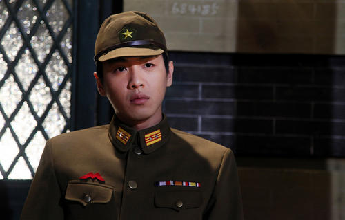 张若昀为什么这么宠唐艺昕？看看他残缺的成长环境就明白了