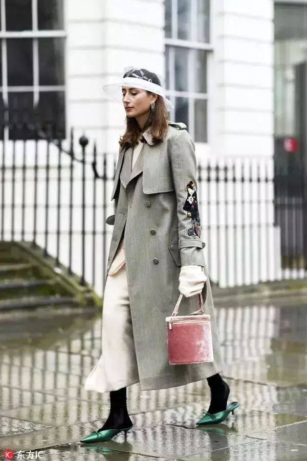 脚上魔术｜瘦脚又显高，奶奶鞋只穿V口的就好