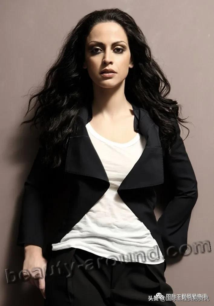 科林西欧玛丽亚·科林西欧(1979 年 4 月 29 日出生) - 希腊女演员