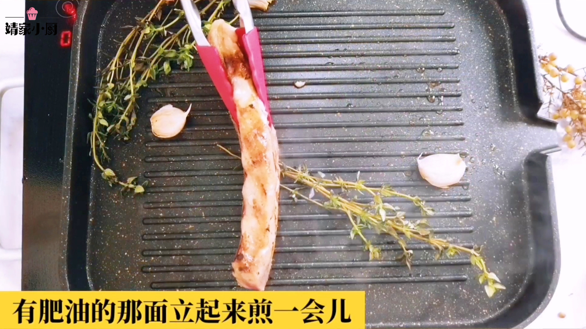 牛排怎样做才能又滑又嫩，教你10分钟，做出鲜嫩多汁的西冷牛排