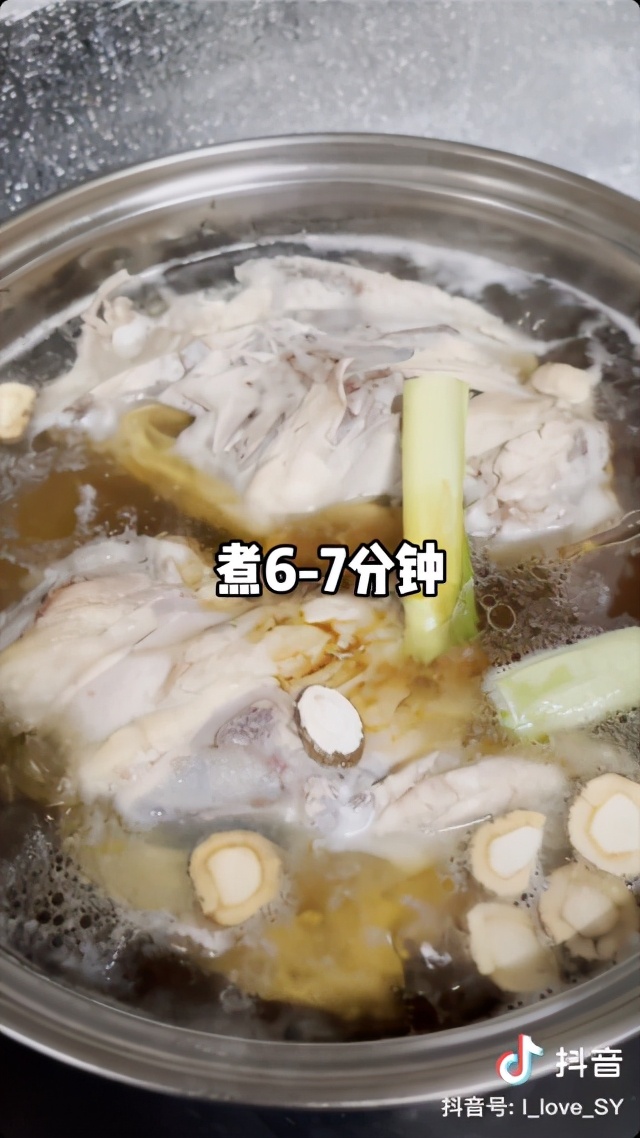 沈阳鸡架，在抖音引发了一场饿性事件