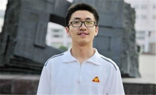 他是江苏高考状元，名字听起来就是学霸，老师夸他