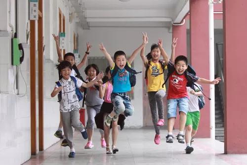 给孩子送什么礼物最好（小孩子礼物买什么好）