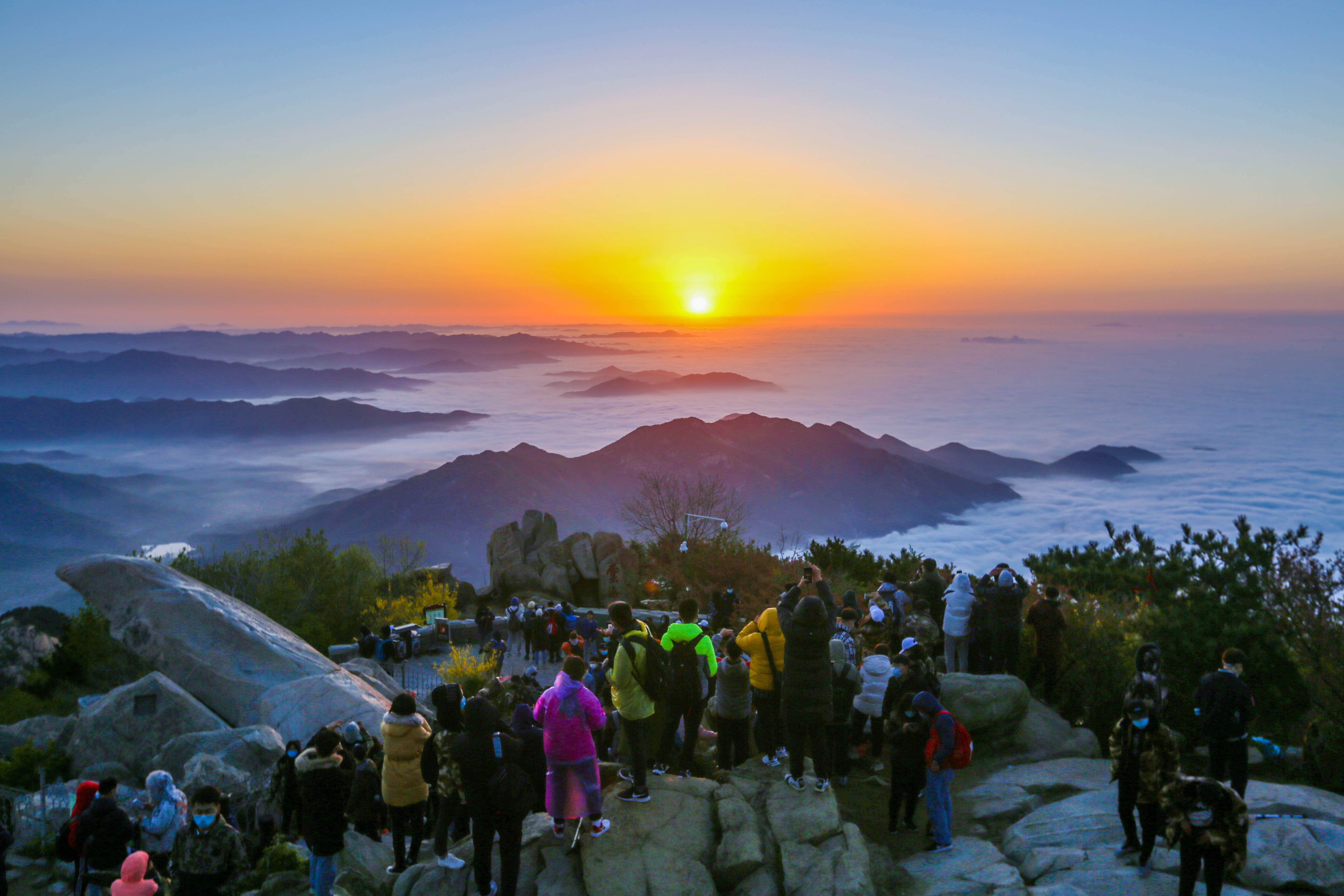 泰山“佛光”栩栩如生，见者纷纷许愿祈福，究竟是如何形成的？