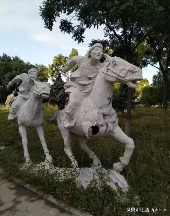 校园雕塑，当代大学生的快乐源泉！