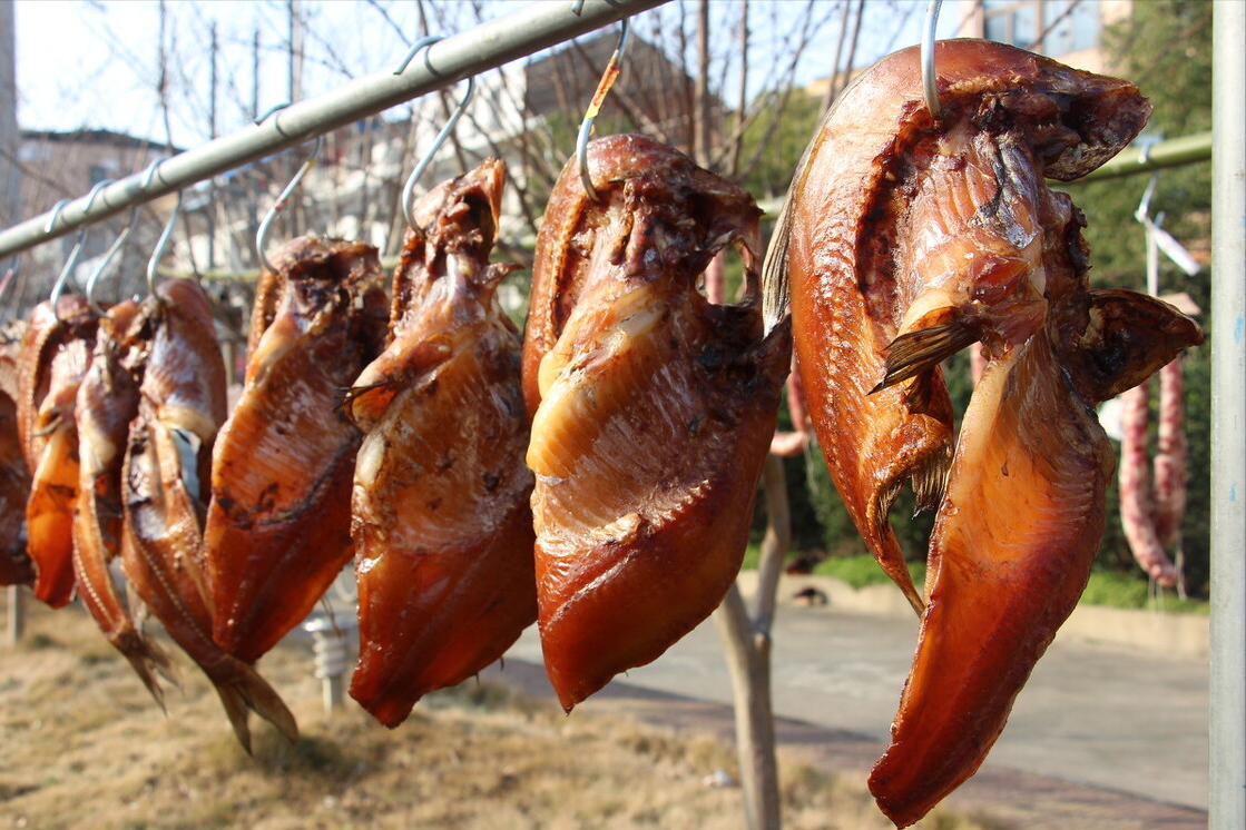 腌腊鱼,不要直接加盐腌,多做2个步骤,鲜嫩紧实香味足,不发臭