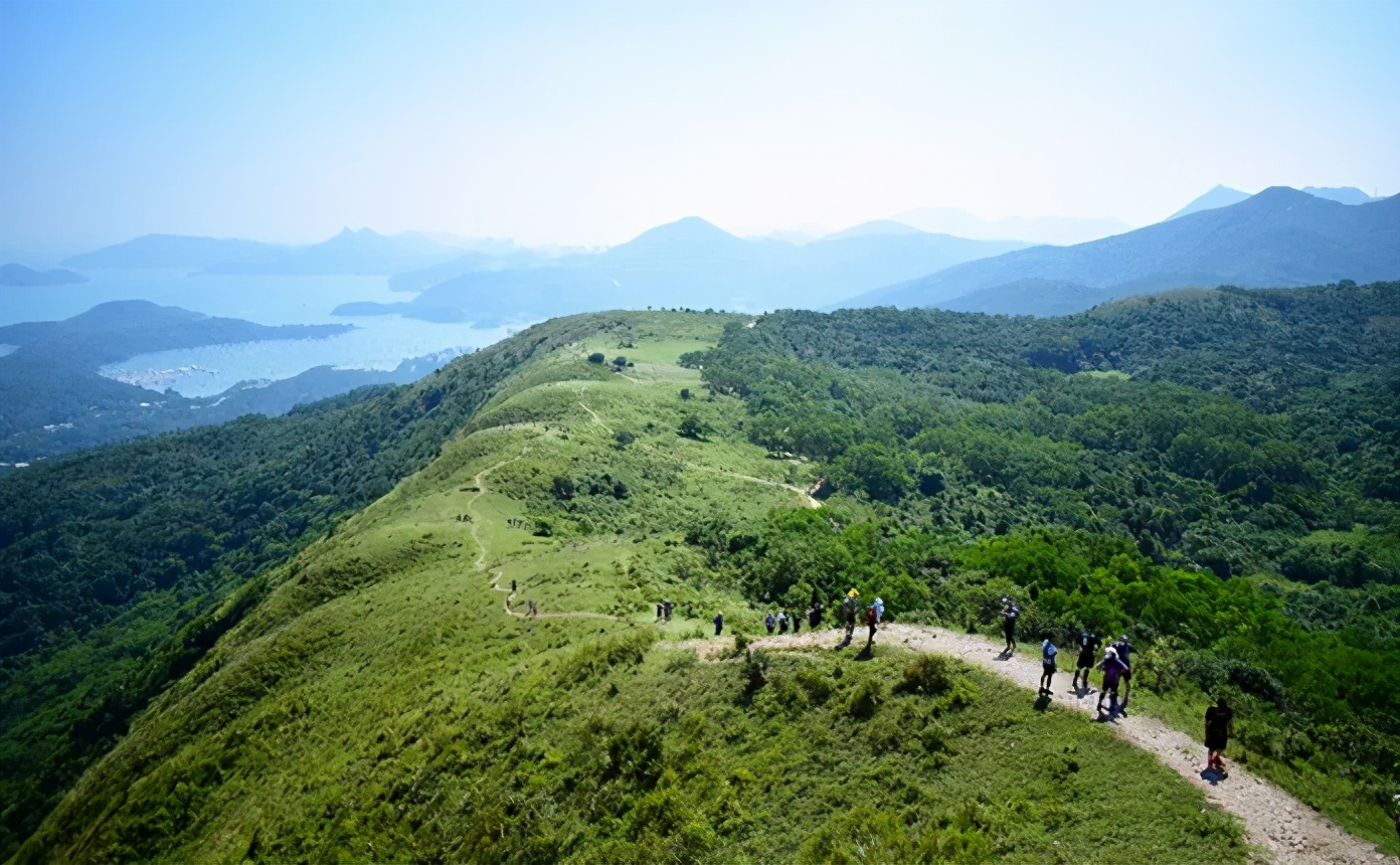 什么品牌登山鞋好(选了11款徒步登山鞋做比较，这些专业品牌哪个性能更好？)