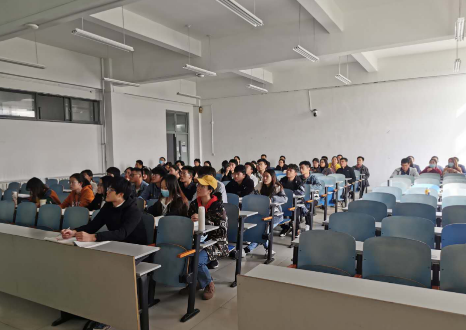 大学生总喜欢“蹭课”，原因有哪些？辅导员：这些课不能蹭