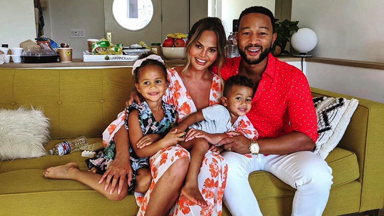 16岁少女嫁51岁恋童演员，节目被逼秀胸遭网暴骂“荡妇”