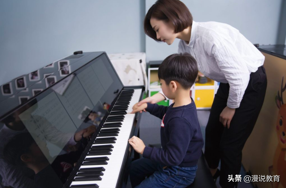 学生兴趣班“鄙视链”，钢琴归于普通，榜首是“贵族课程”？