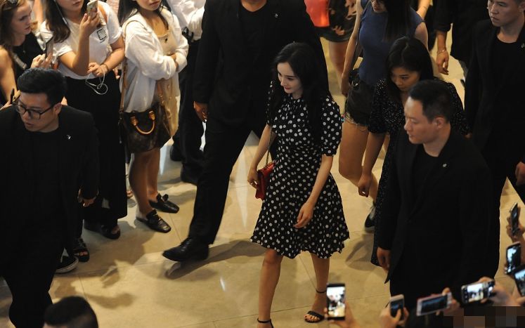 “性感女人”王鸥，绯闻一言难尽，她的故事远比你想得更精彩