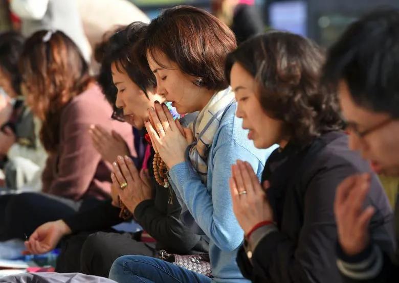 高考经济浮世绘：万元祈福、5000元买高考衍生品、花3万报志愿