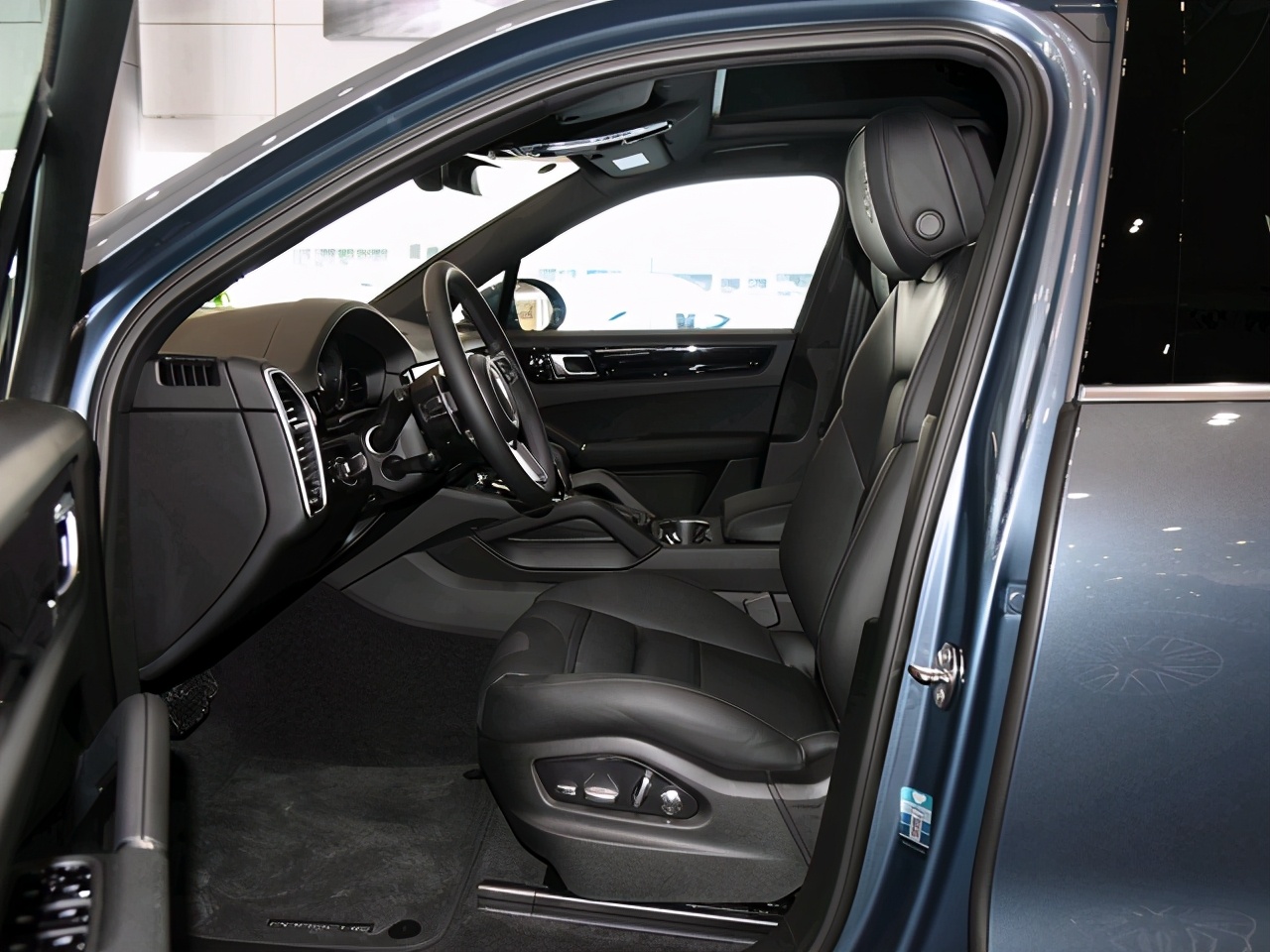 开完宝马X5，再换到保时捷卡宴上，车主：对比后一肚子话要说