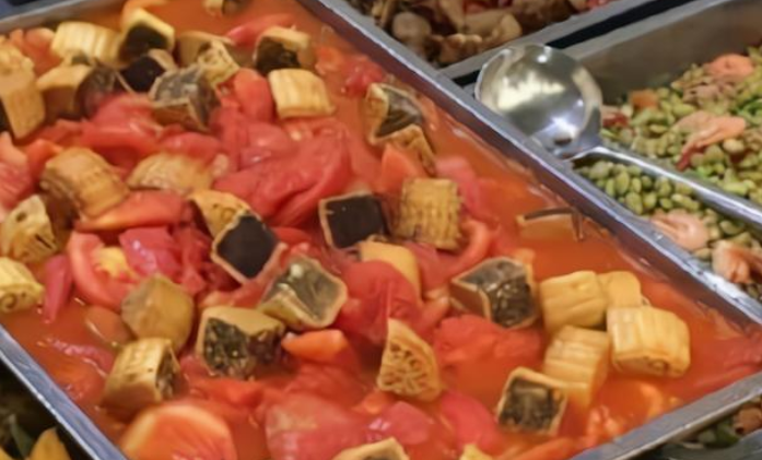 某大学“阴间食堂”火了，如同在墓地用餐，学生：艺术不能接地府