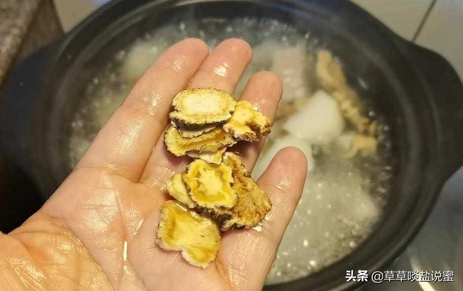 蛏干怎么做才好吃（55分钟制作猪腿肉蛏干竹荪萝卜汤）