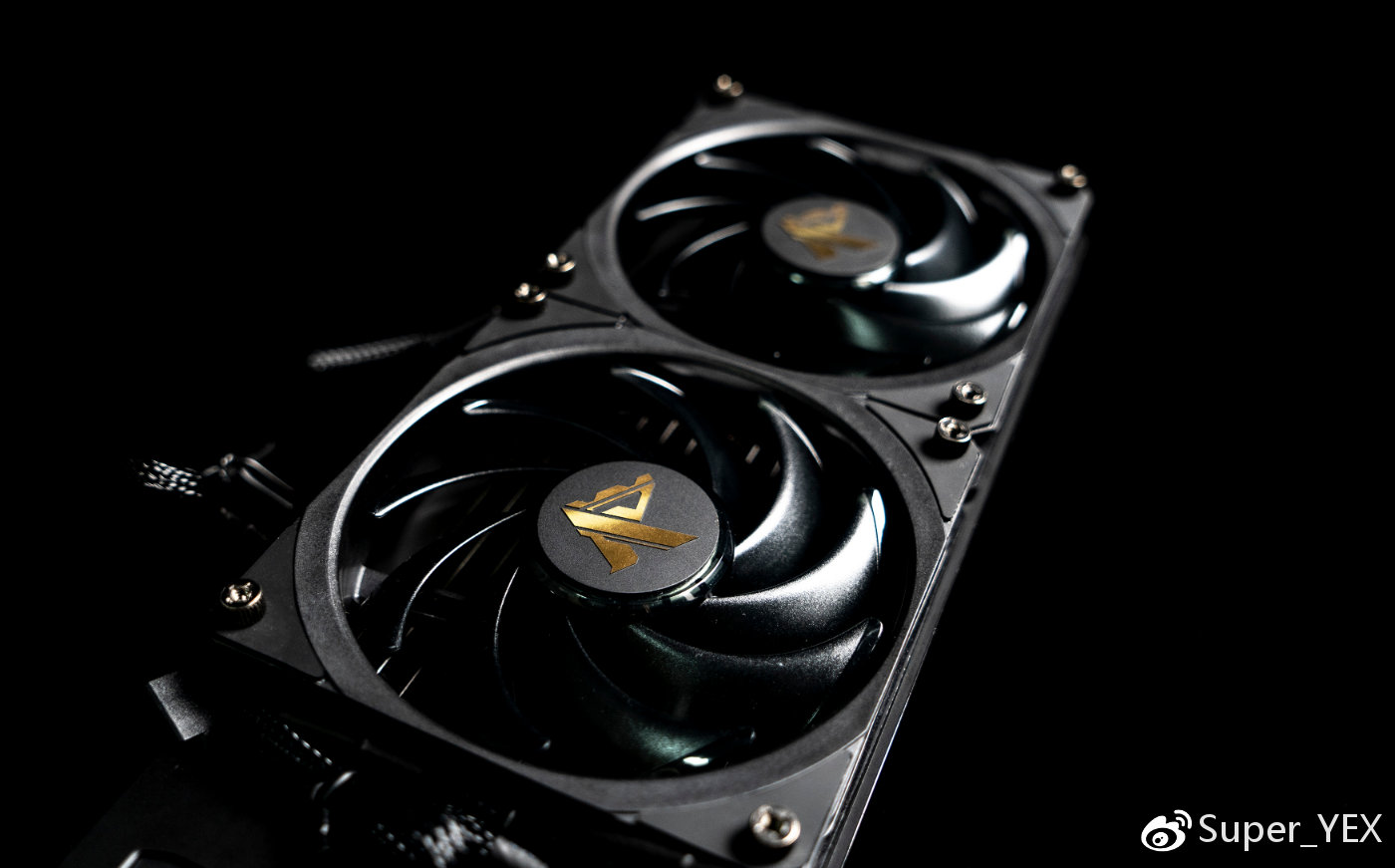 2万元的显卡开箱！全球首张“RTX2080Ti九段”编号“001”