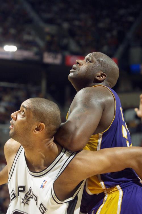 为什么nba投篮不经常擦板(和金鸡独立一样独霸NBA，邓肯独门杀手锏擦板投篮是如何练就的？)