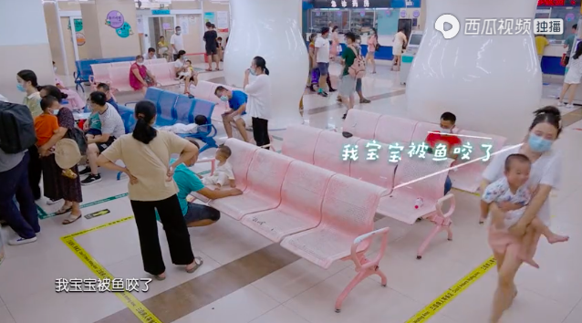 妈妈踢烂孩子下体，这部国产纪录片给不合格父母上了一课