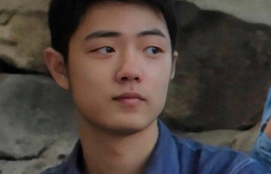 肖战迪丽热巴大学素颜毕业照被扒，前者变化太大，后者几乎一样