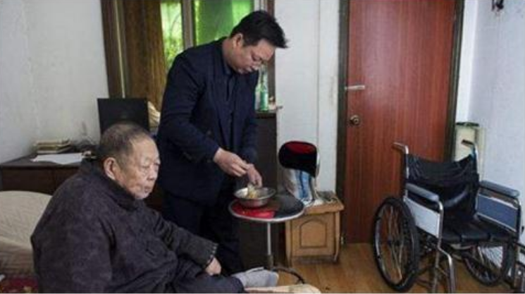 91年长沙高考状元张晓勇，清华毕业选择当保安，是无能还是无奈？