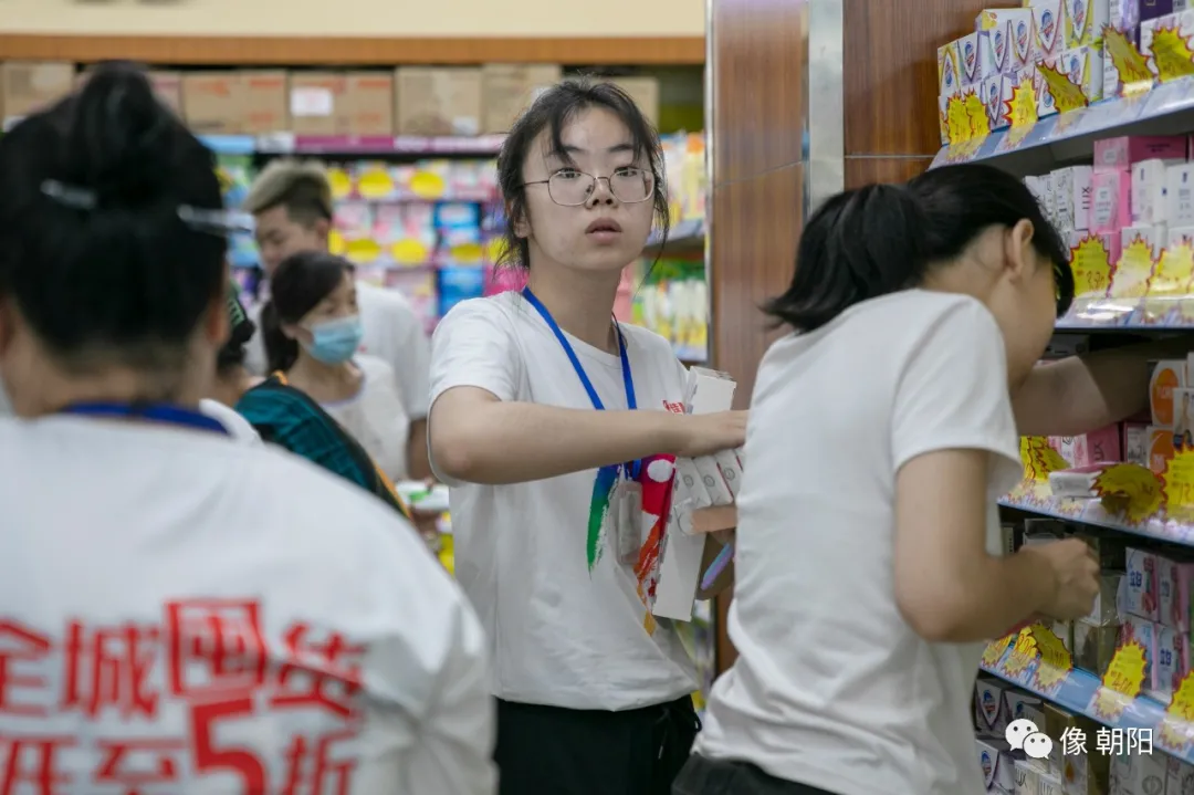 沈阳师范大学录取通知书2017（朝阳这些准大学生边等大学录取通知书边打工）