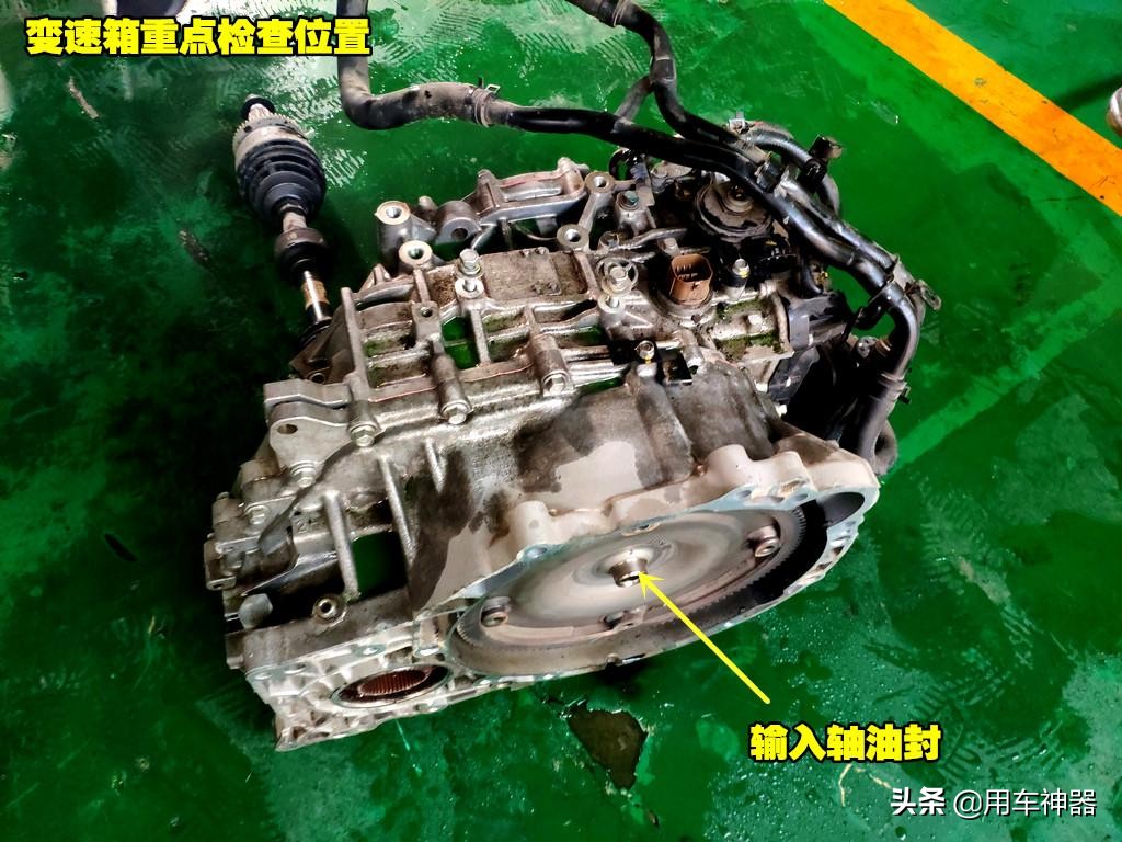 如何快速解决发动机漏油？更换油封也没有用，你必须检查这个零件