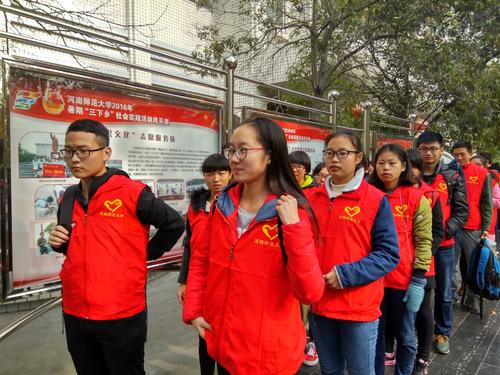 大学生想入党，谁有决定权？是在辅导员手里还是在党支书记手里？