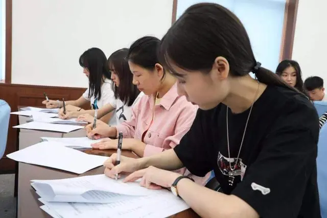 2021届毕业生首选就业城市排名前十出炉，成都竟超北京？