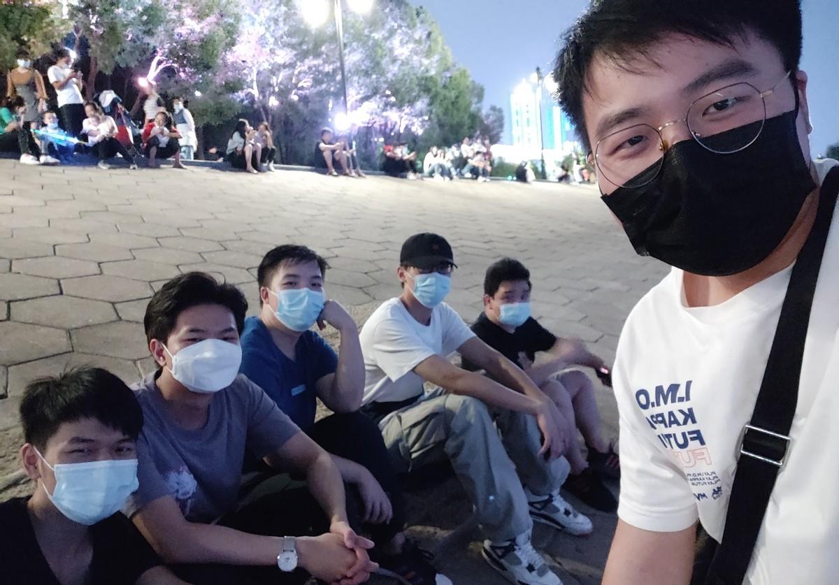 “学霸宿舍”6名男生全部考研成功，一看评论区，可真够酸的