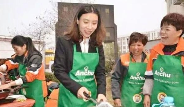 三年前陈小英把申通卖给马云，套现146亿后，她如今人在哪儿