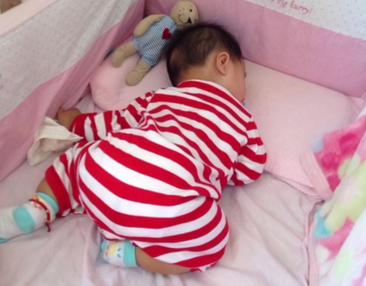 婴儿床一般要通风多久（宝宝睡觉为啥会）-幼儿百科-魔术铺