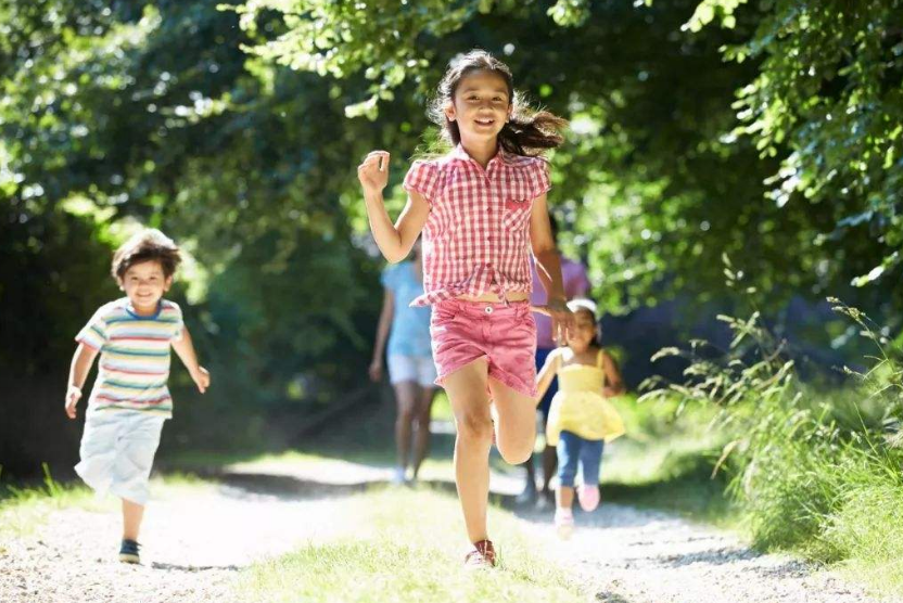 孩子在学校人缘不好，家长该怎么办？这3招助力孩子“好人缘”