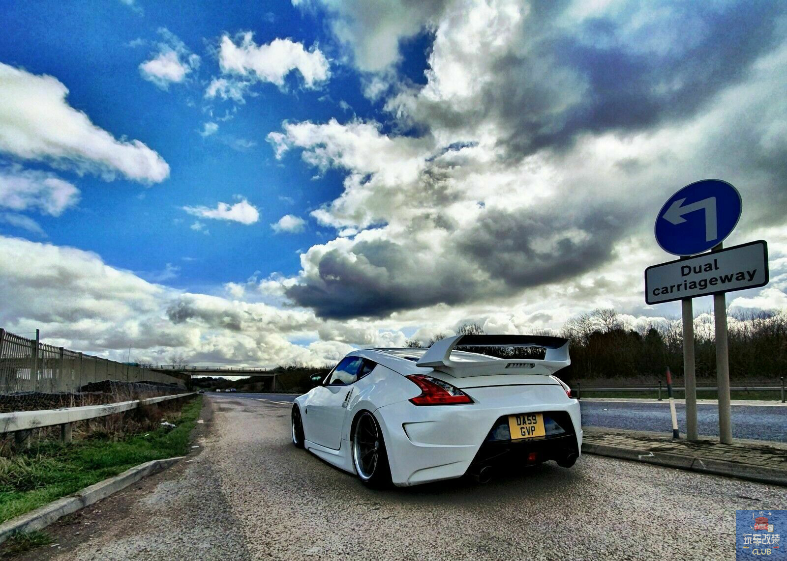 打造“极致美感”的“亮白色”日产370Z GT，真正的汽车艺术品！