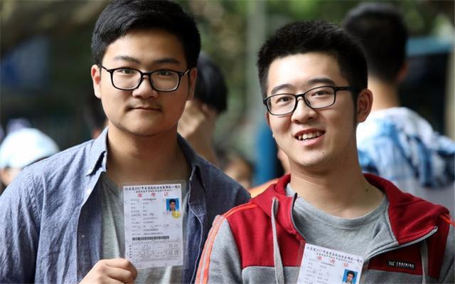 老师极力劝学生走“单招”，家长却不看好，走单招和高考有何区别