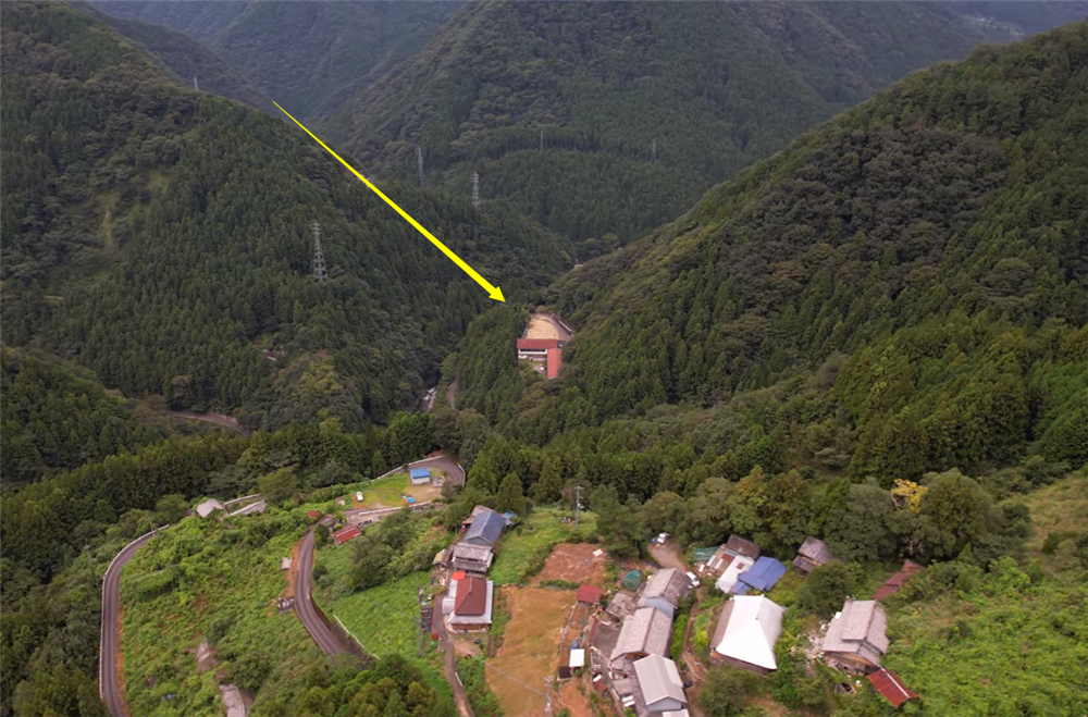 80后的他买下废弃学校，独居的日子一过就是7年，虽孤独却很自由