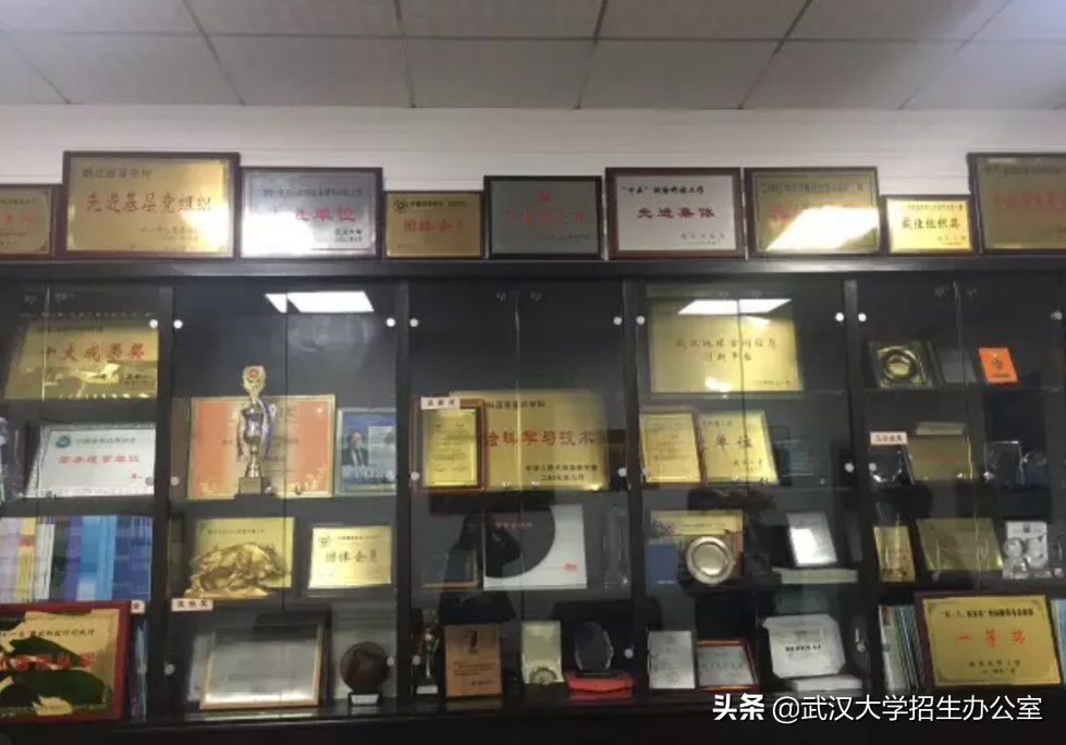 拒绝美德两国邀请，他毅然回国执教，四获国家科技奖，当选两院院士！