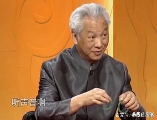 看似普通的玉镯，专家拿起一敲：罕见，估价50000000元