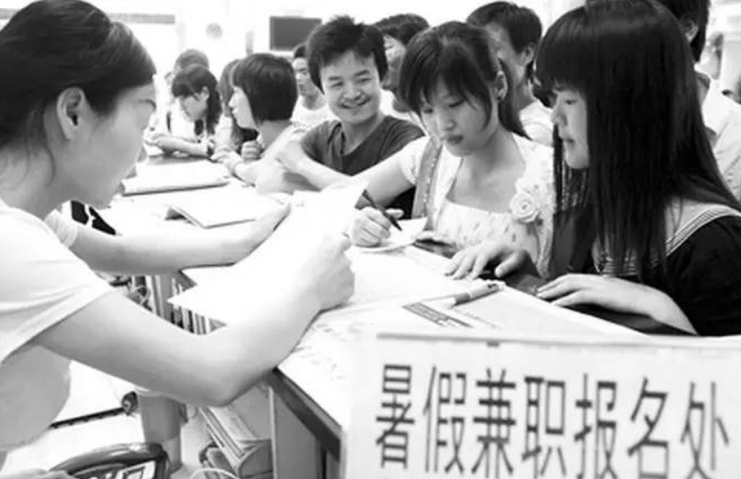 那么喜欢打工还上什么大学，大学生兼职惹争议，兼职到底值不值？