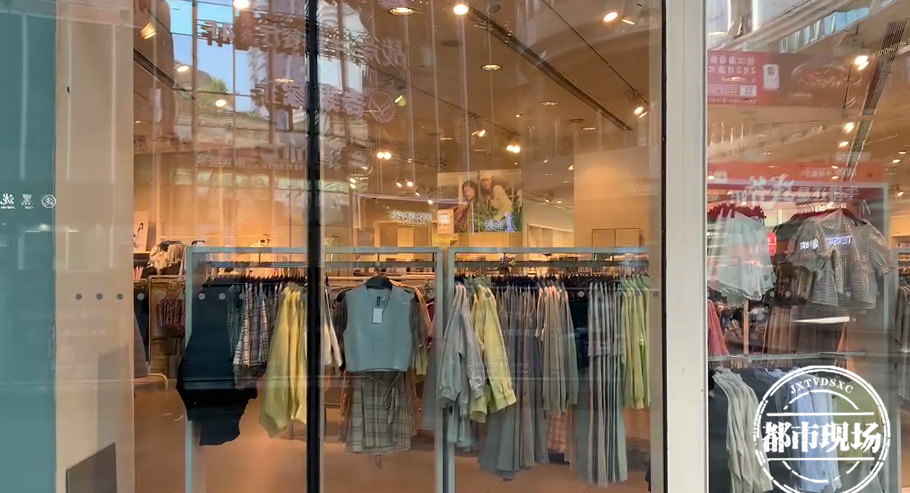 H&M南昌店目前还在营业，消费者直言：“宁愿选择国产！”