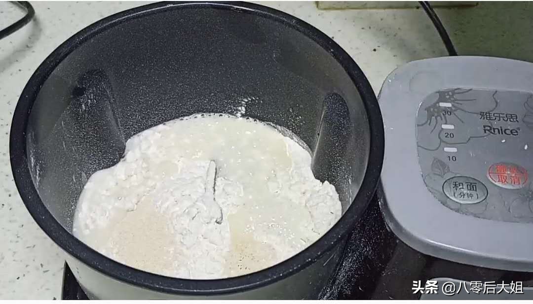 咸煎饼的做法和配方（手把手教你做咸煎饼好吃还不腻）