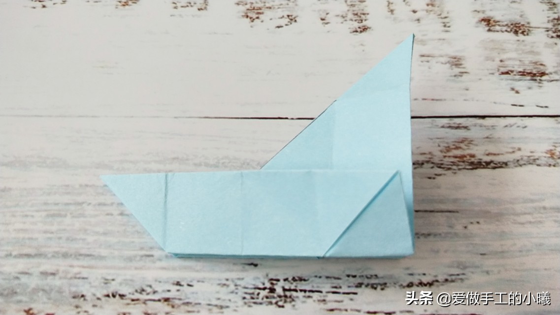 两个不同类型的折纸帆船，简单易学，适合小朋友