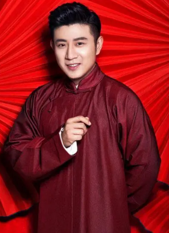 “母爱中巴”驶向北京：下岗妈妈托起当红笑星的梦想