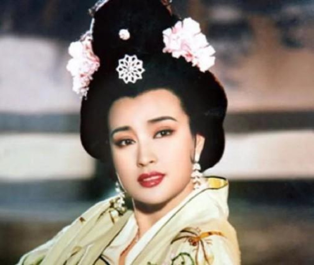 武则天是中国历史上唯一一个女皇帝武则天是中国历史上唯一的女皇